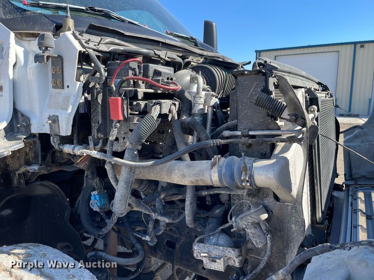 image for item LV9986 2005 Chevrolet  C8500 flatbed truck