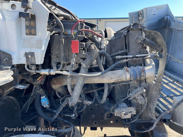 image for item LV9986 2005 Chevrolet  C8500 flatbed truck