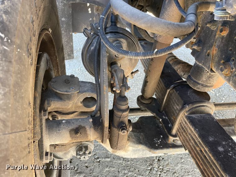 image for item LV9986 2005 Chevrolet  C8500 flatbed truck