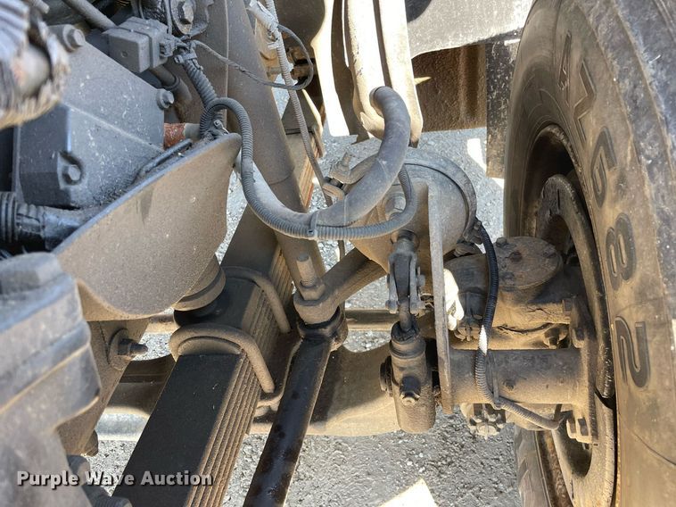 image for item LV9986 2005 Chevrolet  C8500 flatbed truck