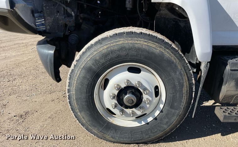 image for item LV9986 2005 Chevrolet  C8500 flatbed truck