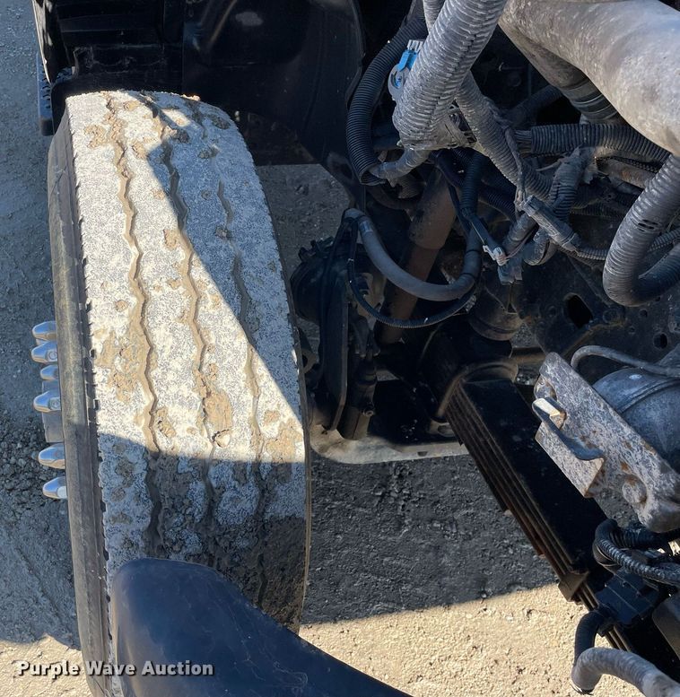 image for item LV9986 2005 Chevrolet  C8500 flatbed truck