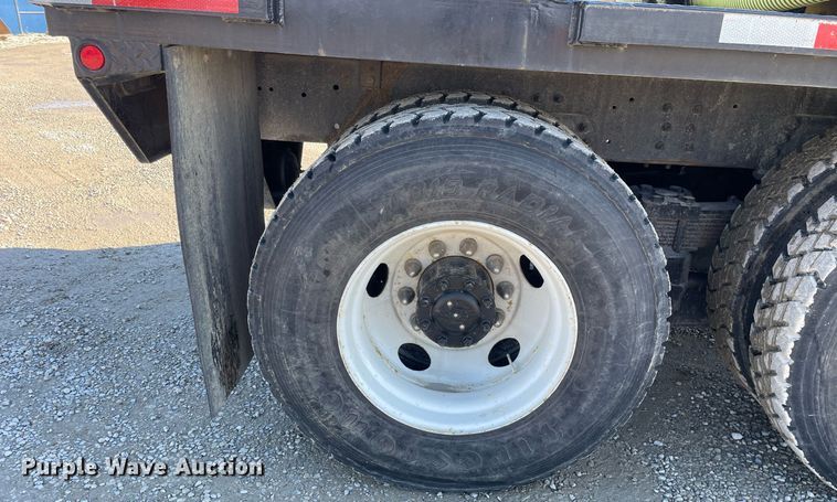 image for item LV9986 2005 Chevrolet  C8500 flatbed truck