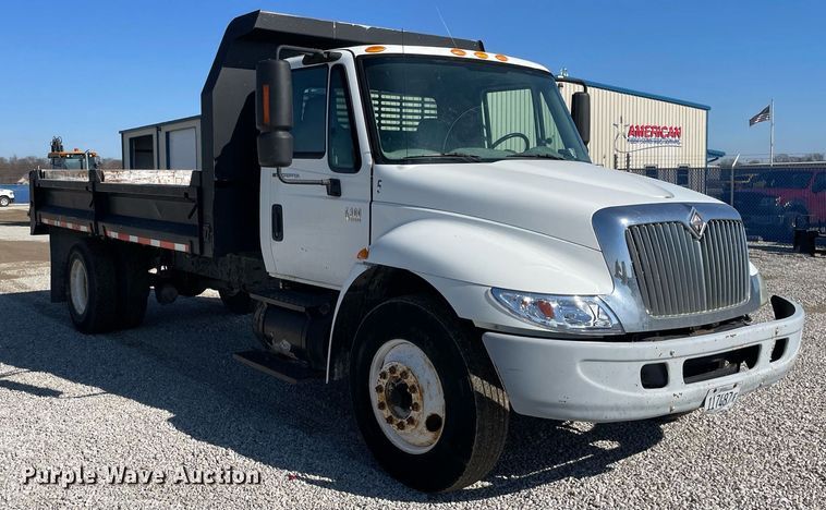 image for item LV9987 2004 International 4300 dump truck