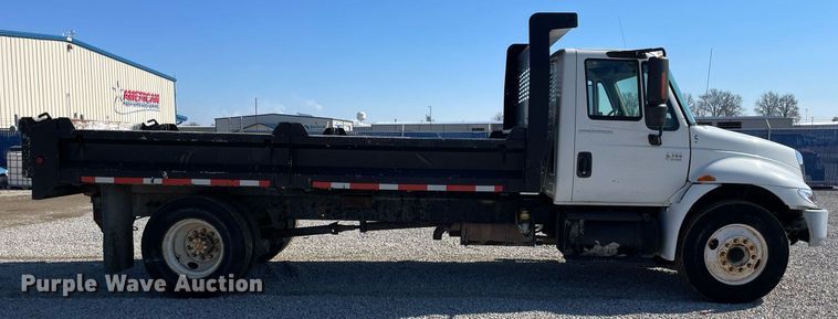 image for item LV9987 2004 International 4300 dump truck