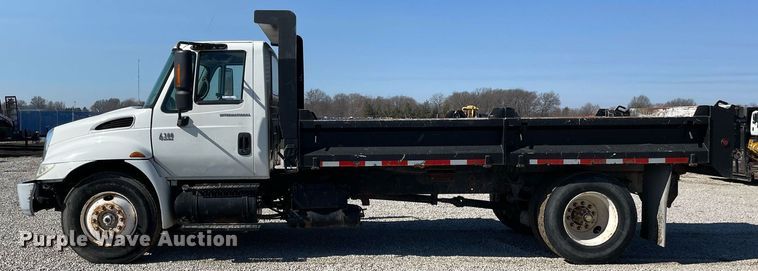 image for item LV9987 2004 International 4300 dump truck
