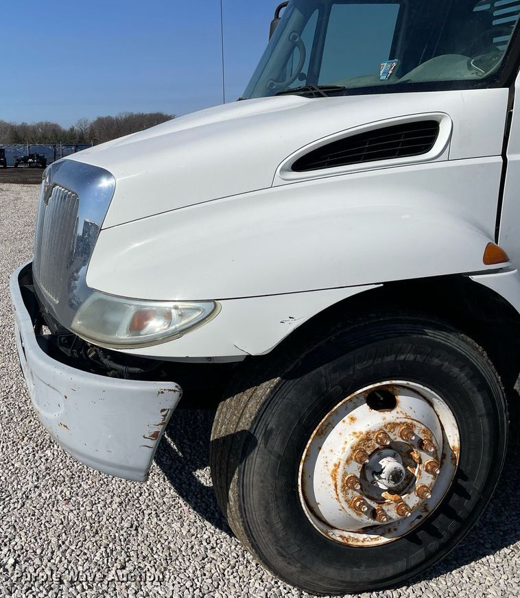 image for item LV9987 2004 International 4300 dump truck