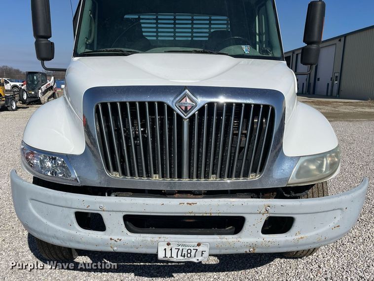 image for item LV9987 2004 International 4300 dump truck