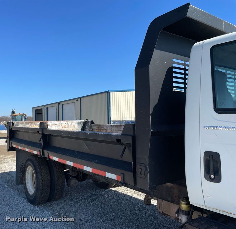 image for item LV9987 2004 International 4300 dump truck