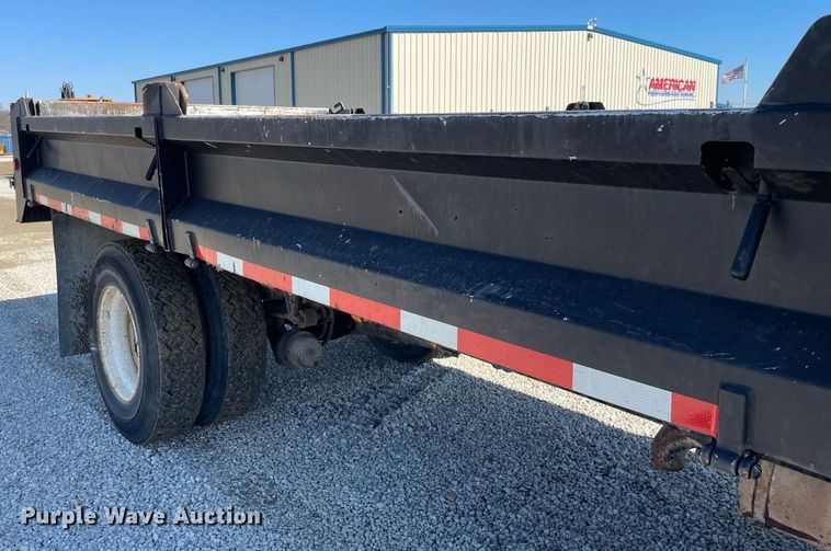 image for item LV9987 2004 International 4300 dump truck