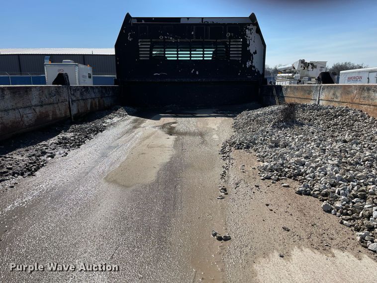 image for item LV9987 2004 International 4300 dump truck