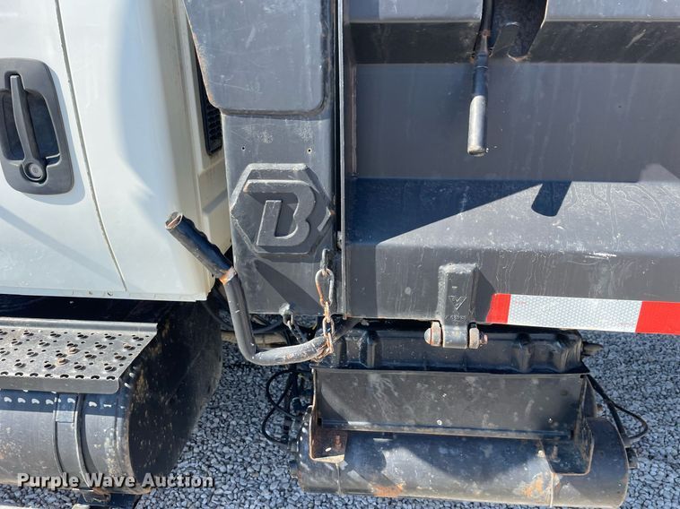 image for item LV9987 2004 International 4300 dump truck