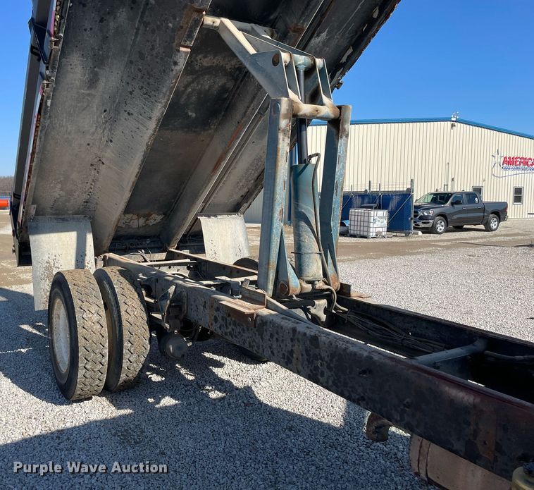 image for item LV9987 2004 International 4300 dump truck