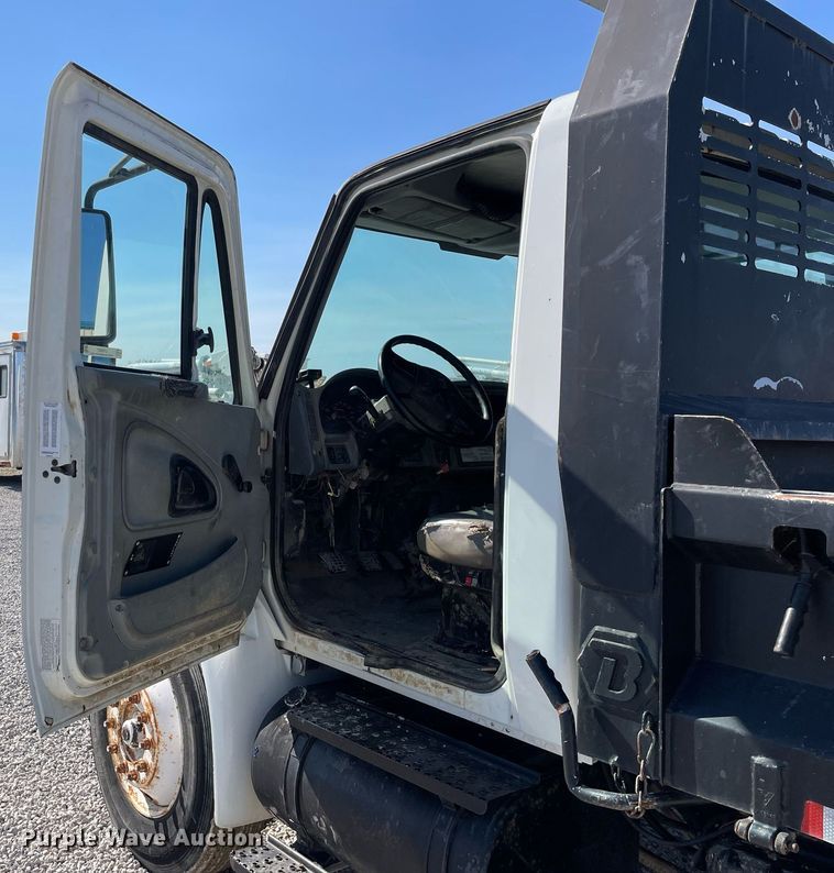 image for item LV9987 2004 International 4300 dump truck