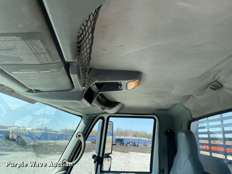 image for item LV9987 2004 International 4300 dump truck