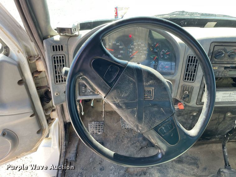 image for item LV9987 2004 International 4300 dump truck