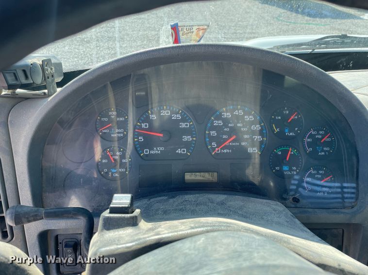 image for item LV9987 2004 International 4300 dump truck