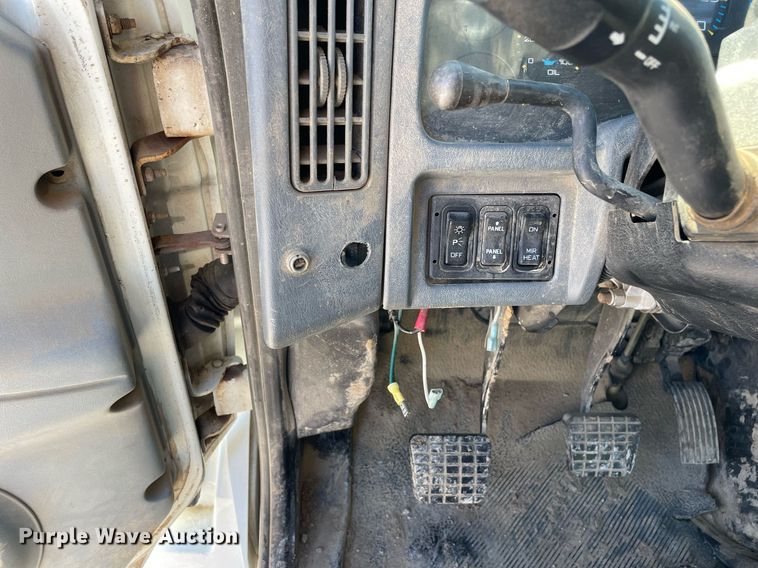 image for item LV9987 2004 International 4300 dump truck