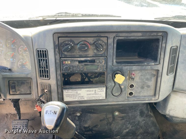 image for item LV9987 2004 International 4300 dump truck