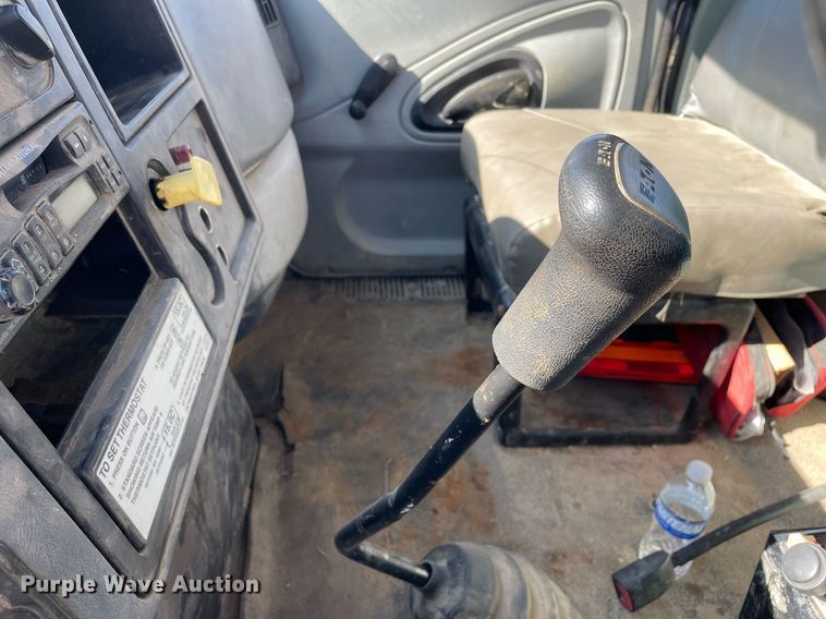 image for item LV9987 2004 International 4300 dump truck