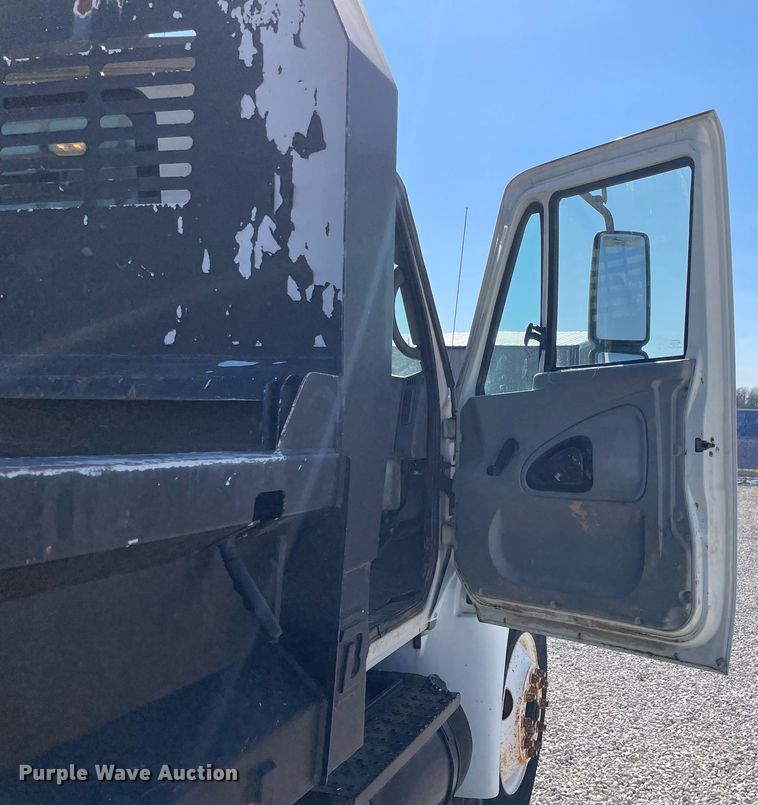 image for item LV9987 2004 International 4300 dump truck