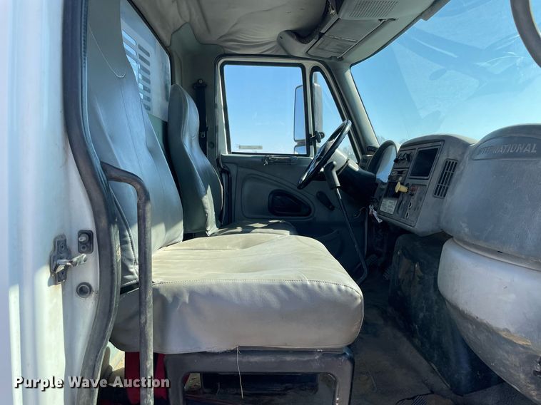 image for item LV9987 2004 International 4300 dump truck