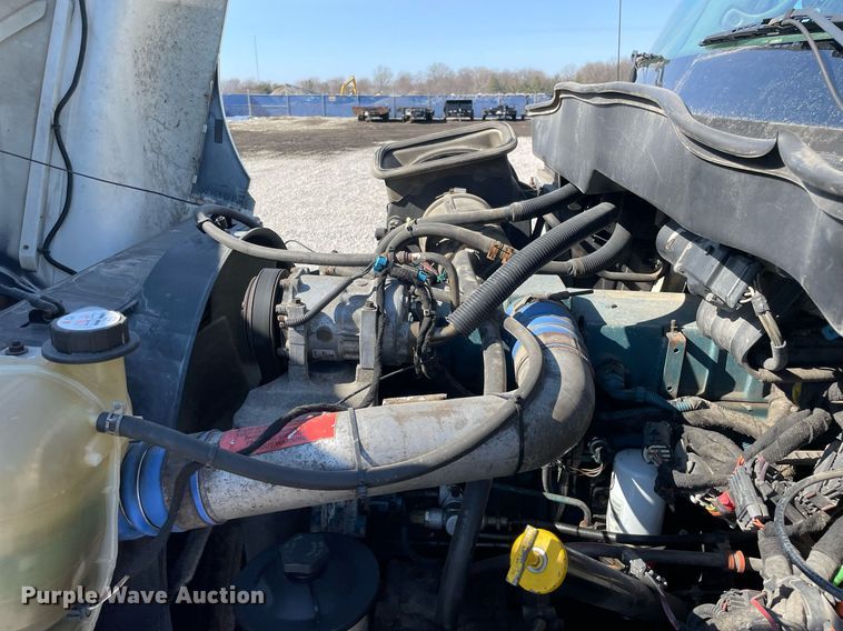 image for item LV9987 2004 International 4300 dump truck