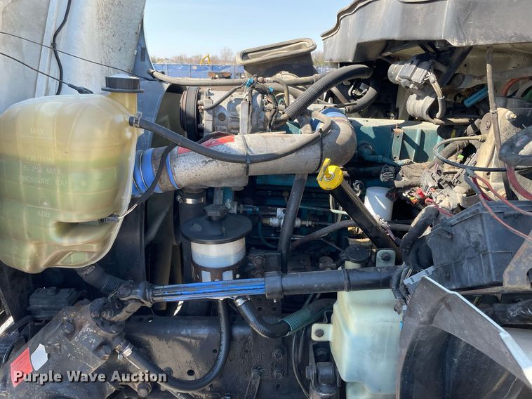 image for item LV9987 2004 International 4300 dump truck