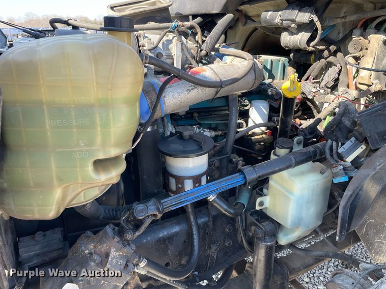 image for item LV9987 2004 International 4300 dump truck