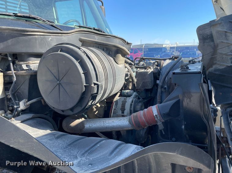 image for item LV9987 2004 International 4300 dump truck