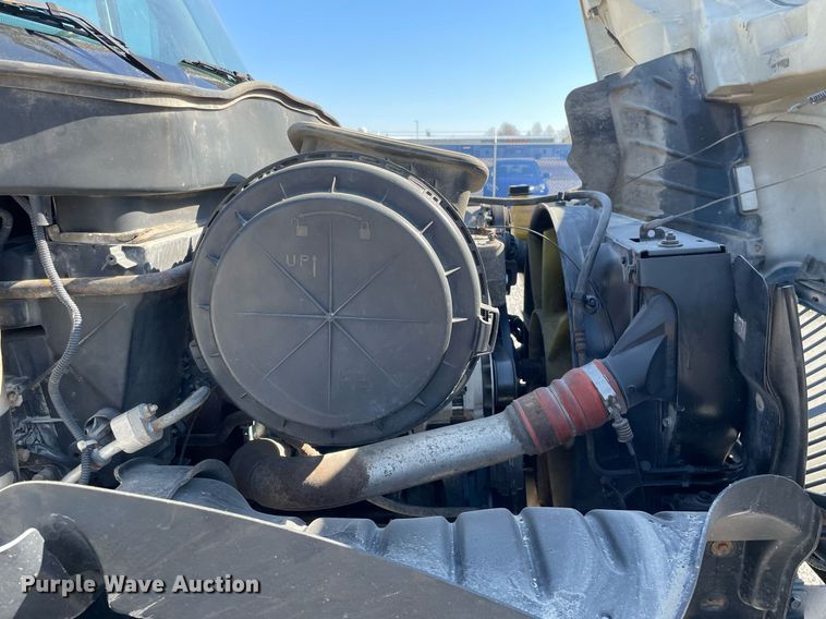 image for item LV9987 2004 International 4300 dump truck