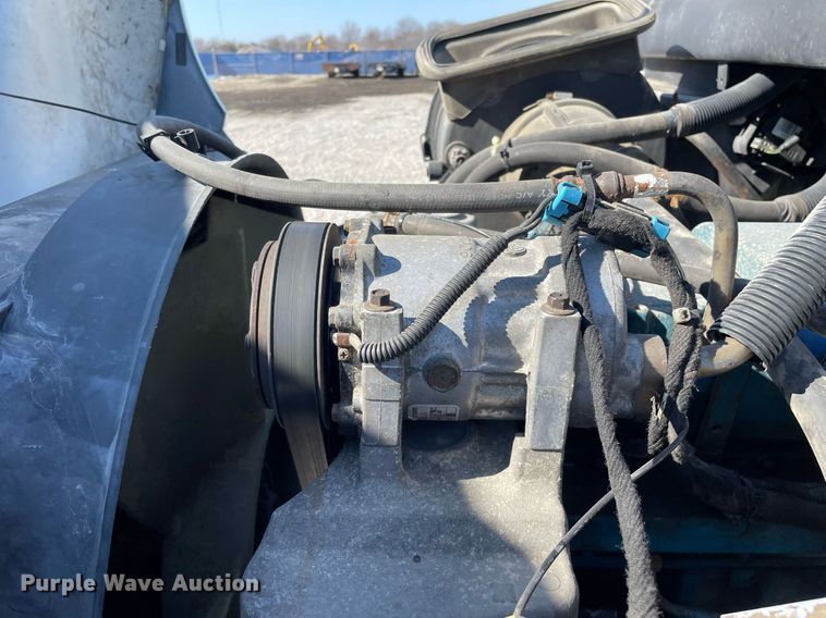 image for item LV9987 2004 International 4300 dump truck