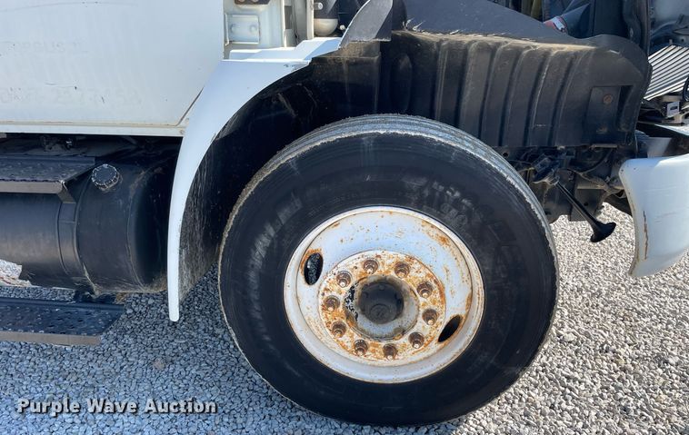 image for item LV9987 2004 International 4300 dump truck