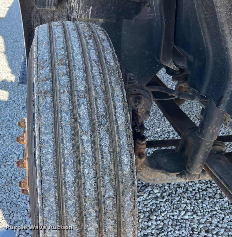 image for item LV9987 2004 International 4300 dump truck