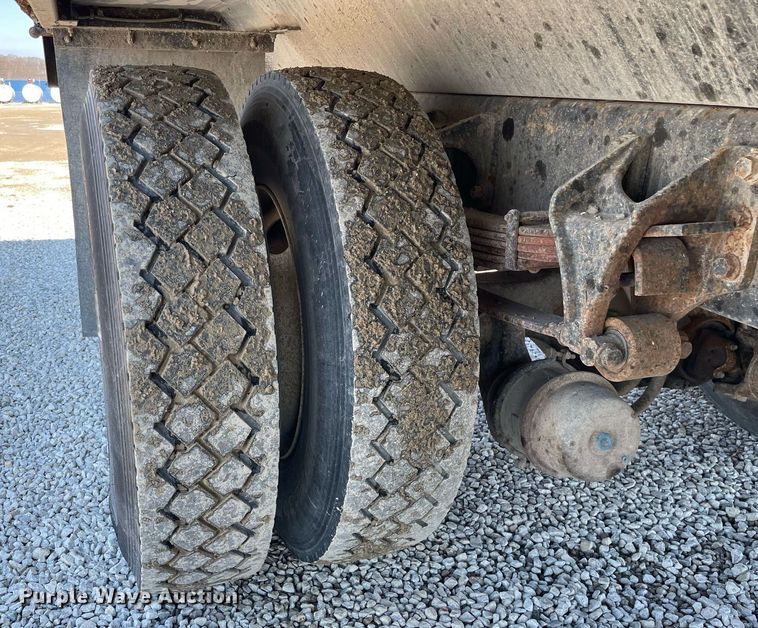 image for item LV9987 2004 International 4300 dump truck