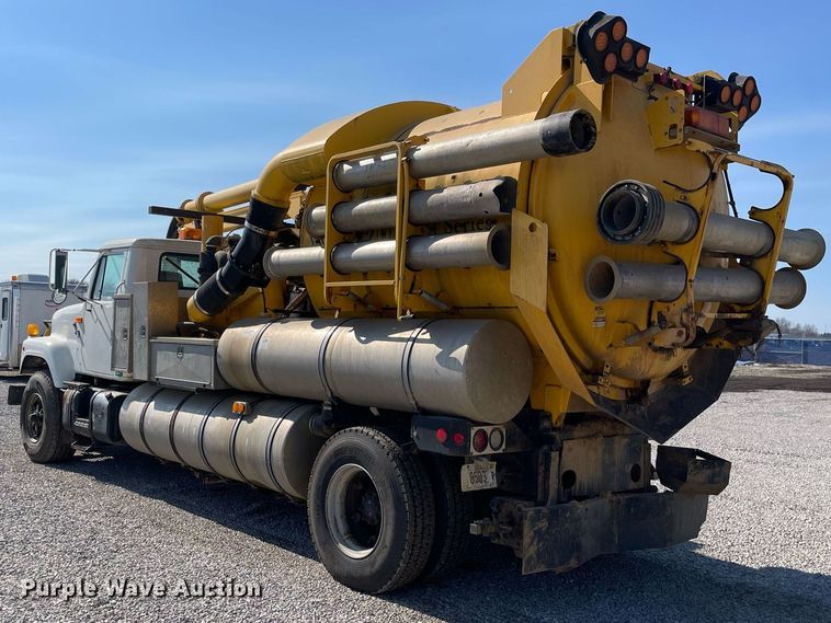 image for item LV9988 2000 International 2554 hydra vacuum truck