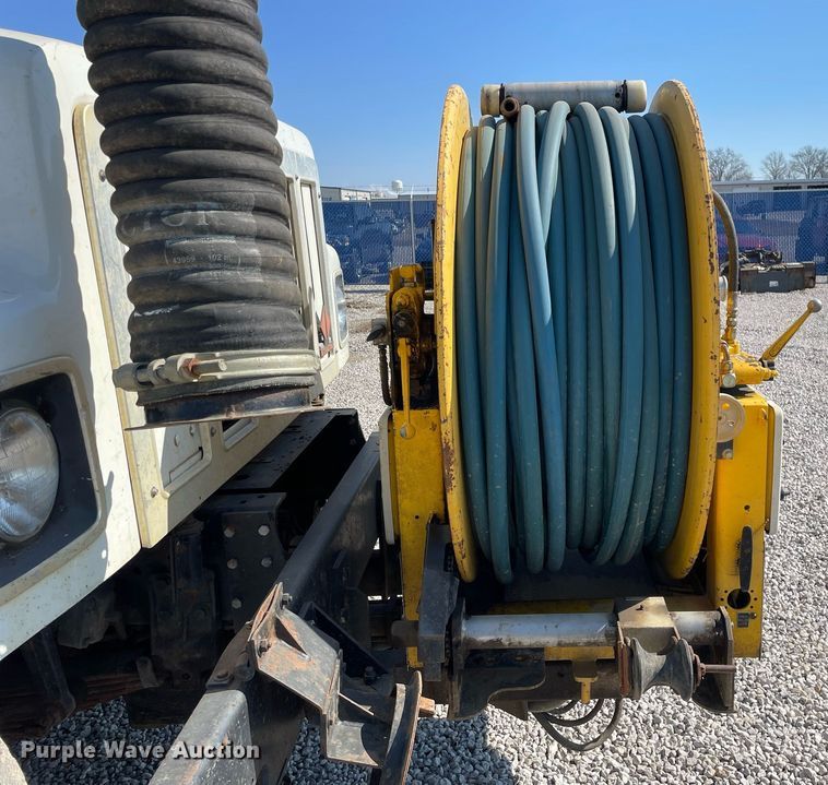 image for item LV9988 2000 International 2554 hydra vacuum truck