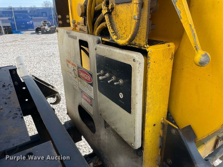 image for item LV9988 2000 International 2554 hydra vacuum truck