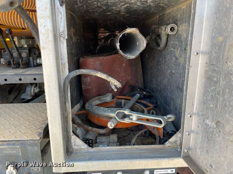 image for item LV9988 2000 International 2554 hydra vacuum truck