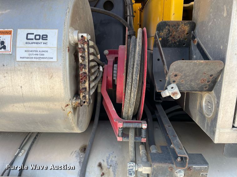 image for item LV9988 2000 International 2554 hydra vacuum truck