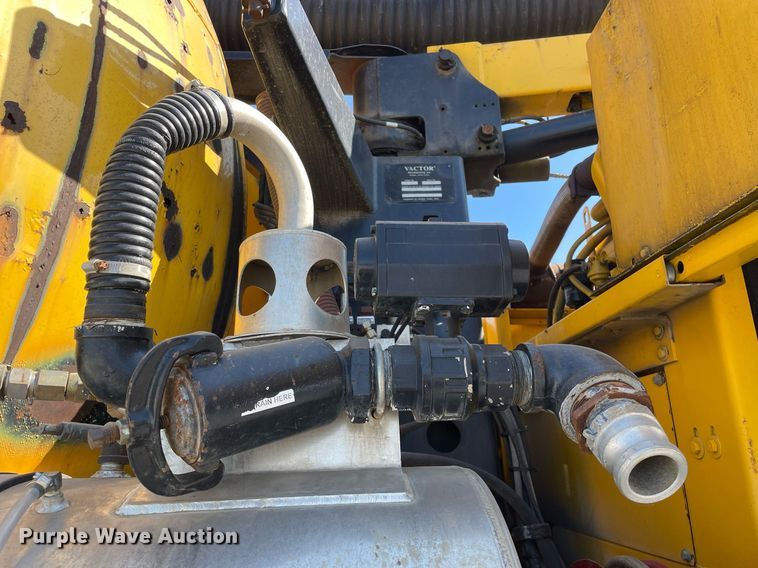 image for item LV9988 2000 International 2554 hydra vacuum truck