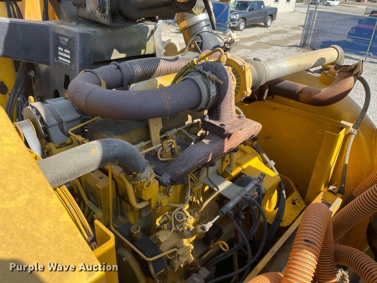 image for item LV9988 2000 International 2554 hydra vacuum truck