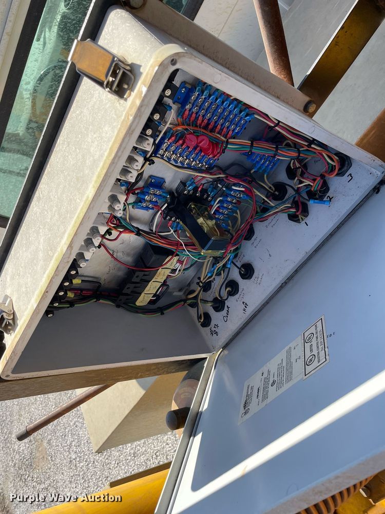 image for item LV9988 2000 International 2554 hydra vacuum truck