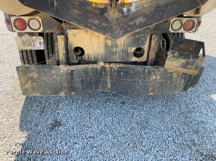 image for item LV9988 2000 International 2554 hydra vacuum truck