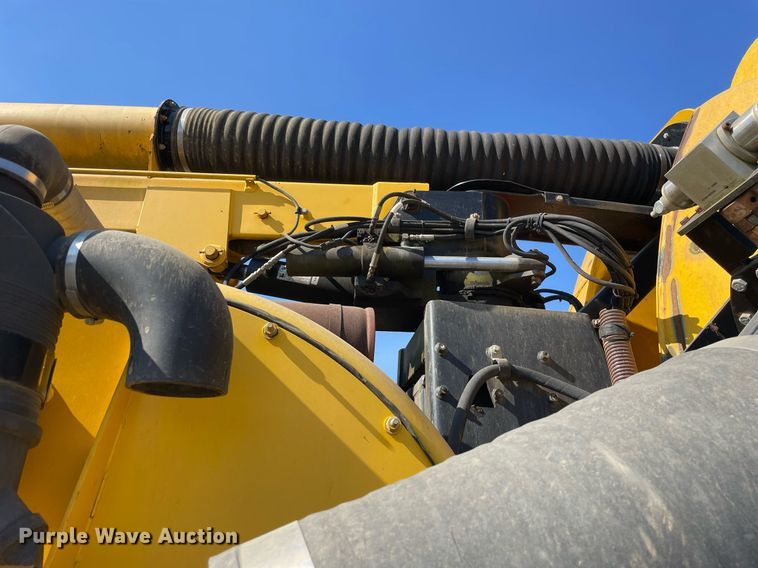 image for item LV9988 2000 International 2554 hydra vacuum truck