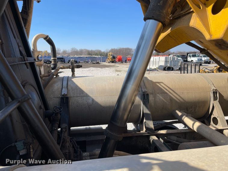 image for item LV9988 2000 International 2554 hydra vacuum truck