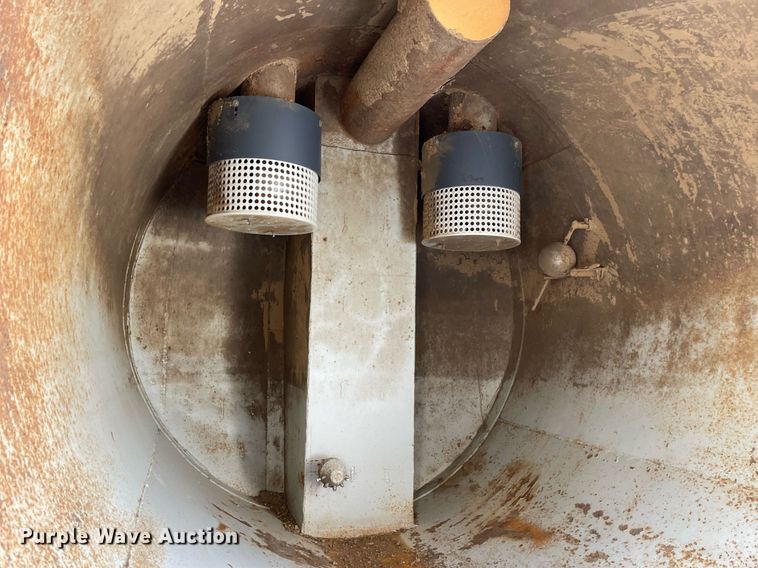 image for item LV9988 2000 International 2554 hydra vacuum truck