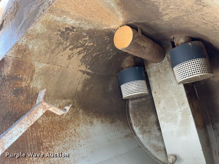 image for item LV9988 2000 International 2554 hydra vacuum truck