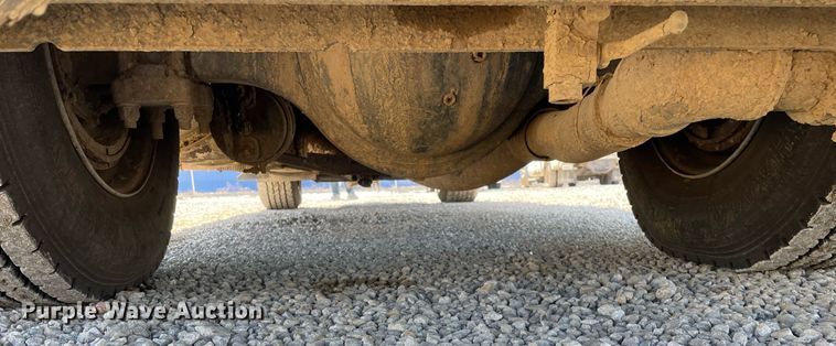 image for item LV9988 2000 International 2554 hydra vacuum truck