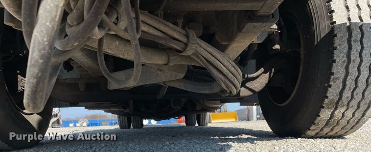 image for item LV9988 2000 International 2554 hydra vacuum truck